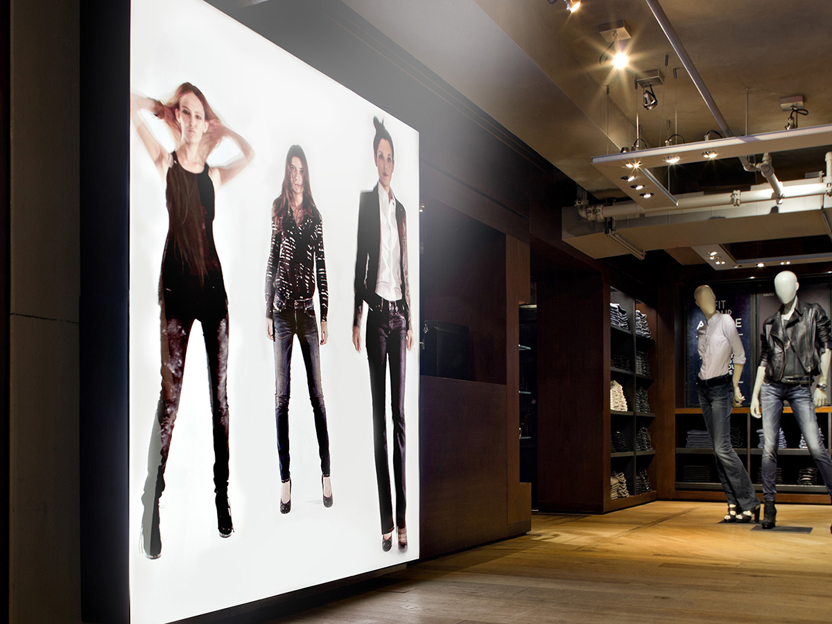 Digital Signage